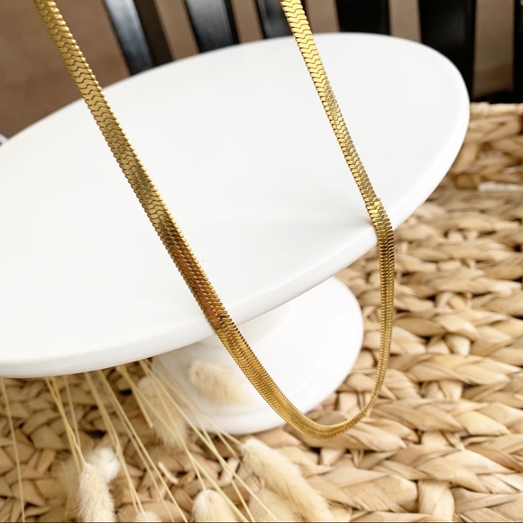 18K Gold Herringbone Flat Chain Necklace 5mm - Picture 5 of 12